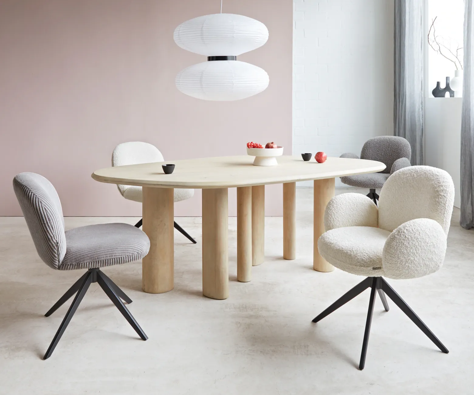 DrehstuhlNube-Flex Bouclé Weiß Kreuzgestell breit Schwarz 360° drehbar Taschenfederkern Sofort versandfertig