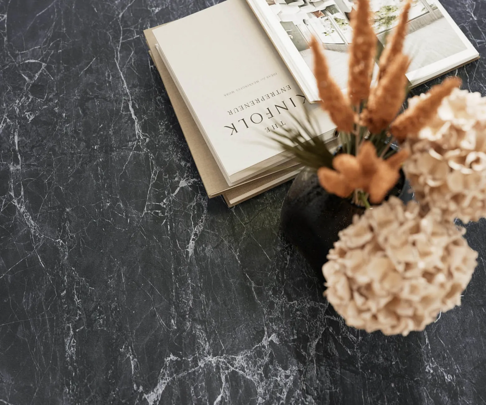 EsstischEdge 200-300x100 Keramik Laminam®Nero Greco Anthrazit Spider Flachstahl Schwarz ausziehbar Sofort versandfertig
