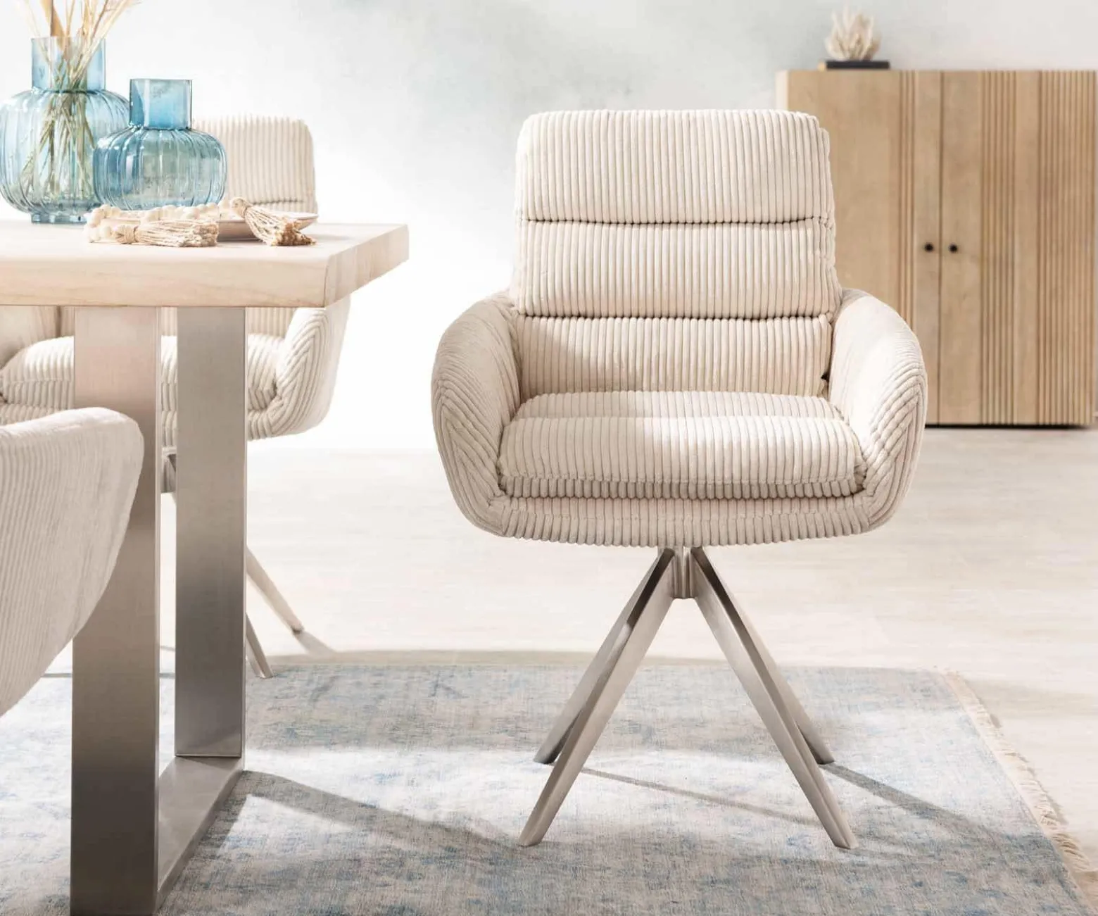 EsszimmerstuhlAbelia-Flex mit Armlehnen Cord Beige Kreuzgestell kantig Edelstahl Sofort versandfertig