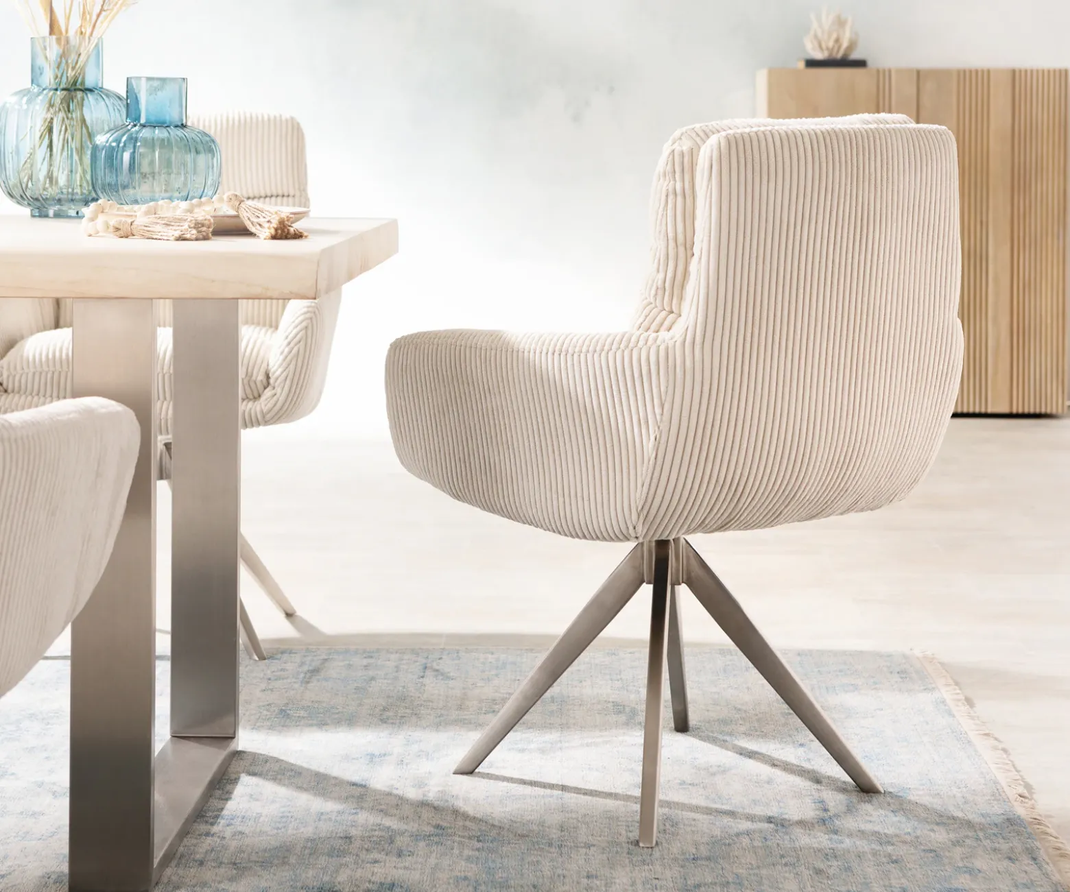 EsszimmerstuhlAbelia-Flex mit Armlehnen Cord Beige Kreuzgestell kantig Edelstahl Sofort versandfertig
