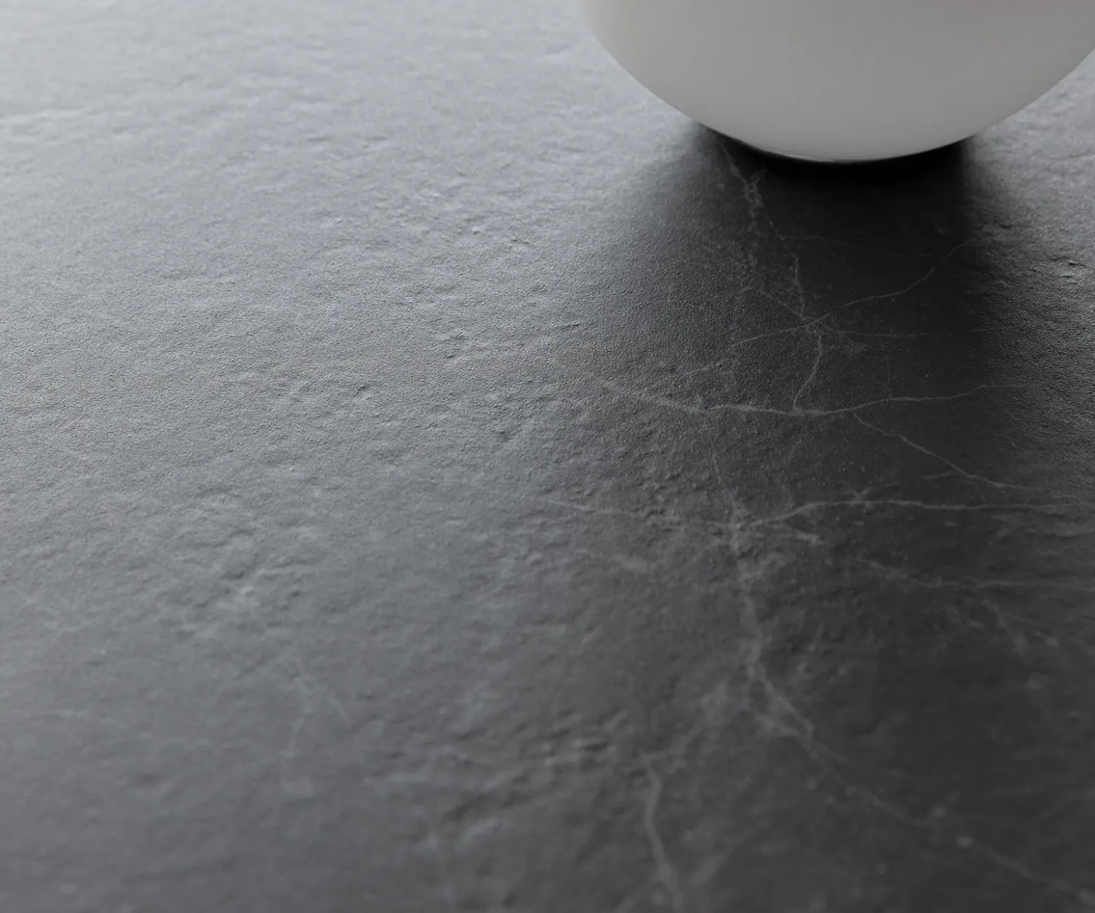 KonsolentischEdge Boot 180x40 cm Keramik Laminam® Nero Greco Anthrazit Livos Metall Schwarz Sofort versandfertig