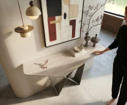 KonsolentischEdge Polygonal 140x50 cm Keramik Laminam® Travertino Bianco Creme-Weiß Spios Metall Effektfinish Titan Sofort versandfertig