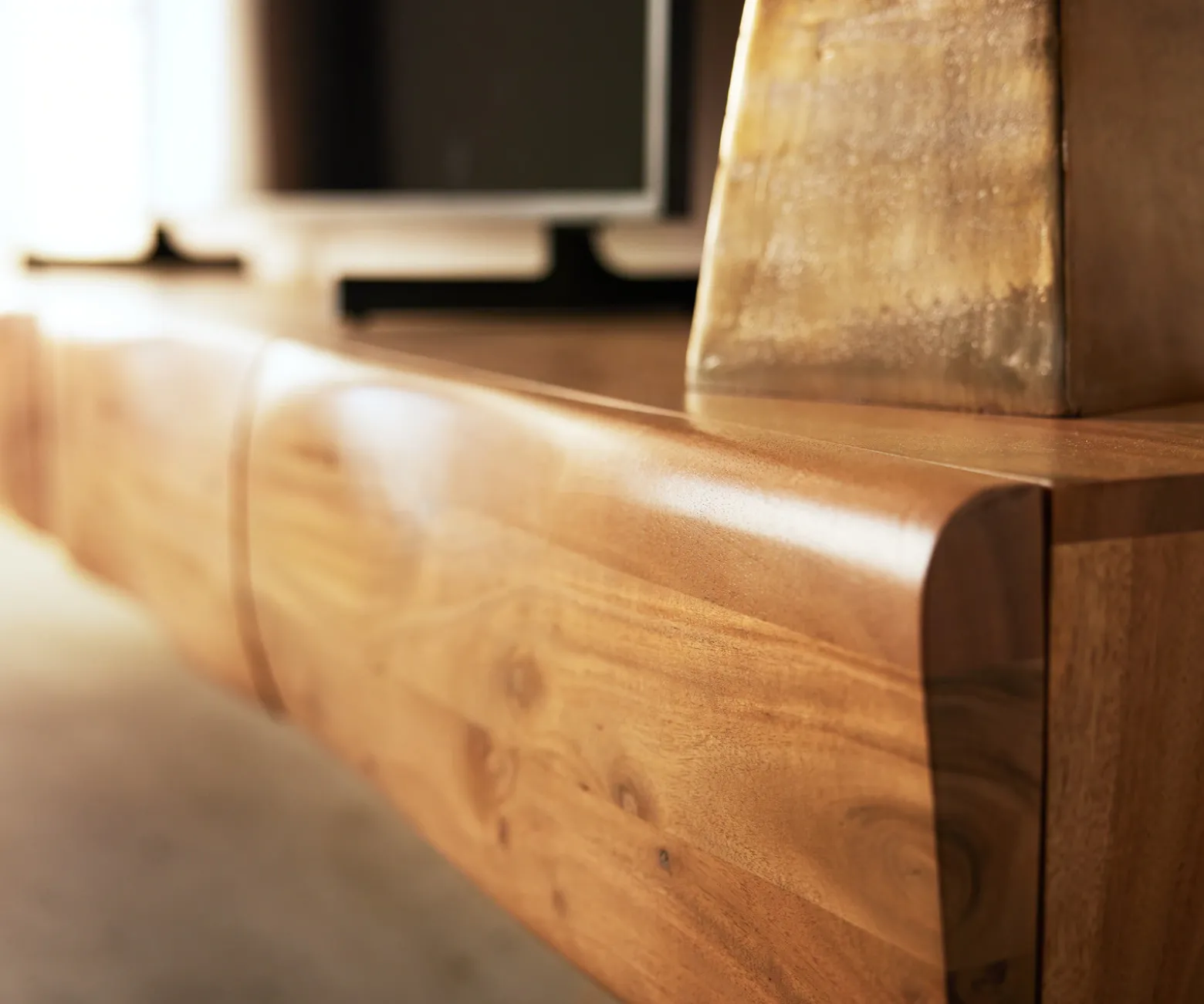LowboardNew Live-Edge Live-Edge 240 cm Akazie Natur 4 Schubladen schwebend Sofort versandfertig