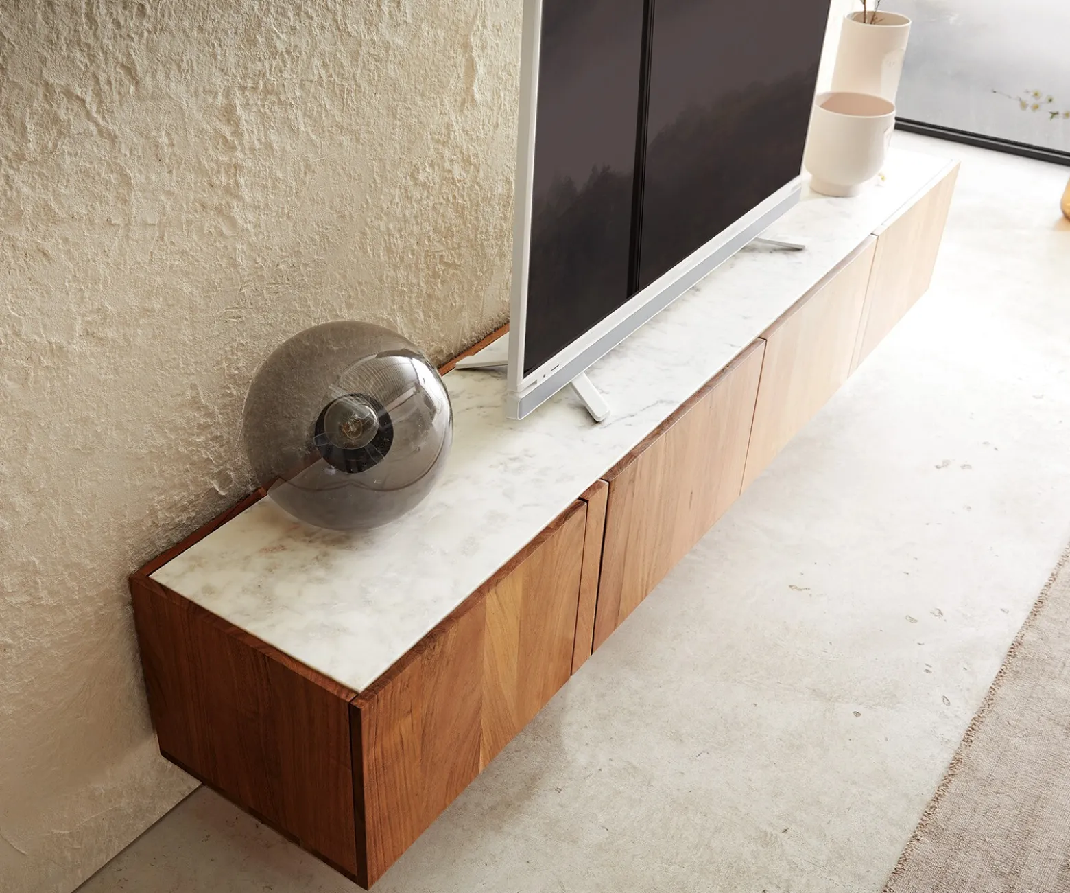 LowboardSecara 220 cm Akazie Natur 4 Türen Marmor schwebend Versandfertig ca. 07.11.26