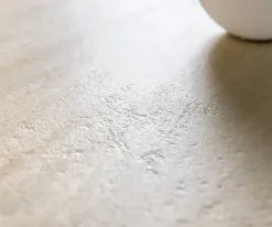 OutdoortischEdge Boot 200x100 cm Keramik Laminam® Travertino Bianco Creme-Weiß Kreuzgestell Rechteck Edelstahl Versandfertig ca. 17.08.26