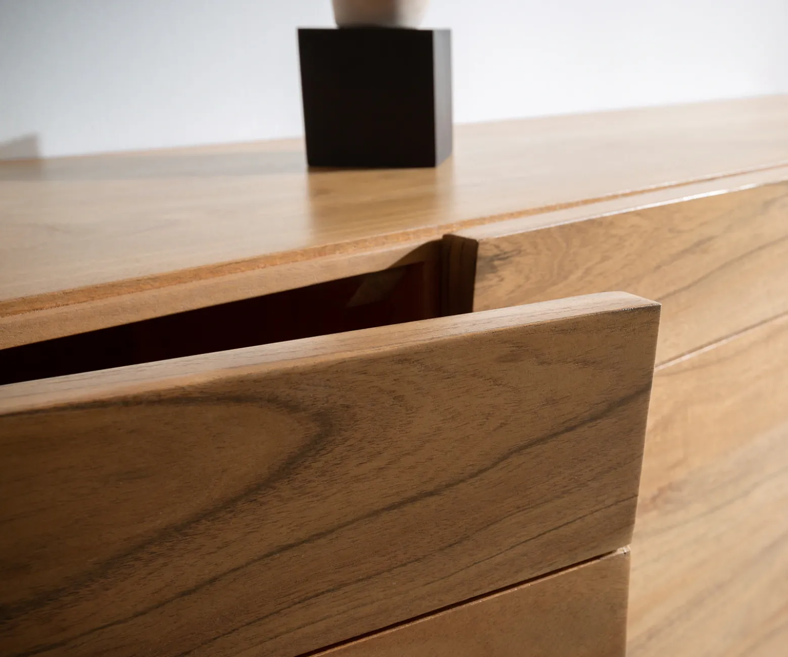 SideboardKayu 200x40x70 cm Akazie Natur 4 Türen V-Fuß Sofort versandfertig